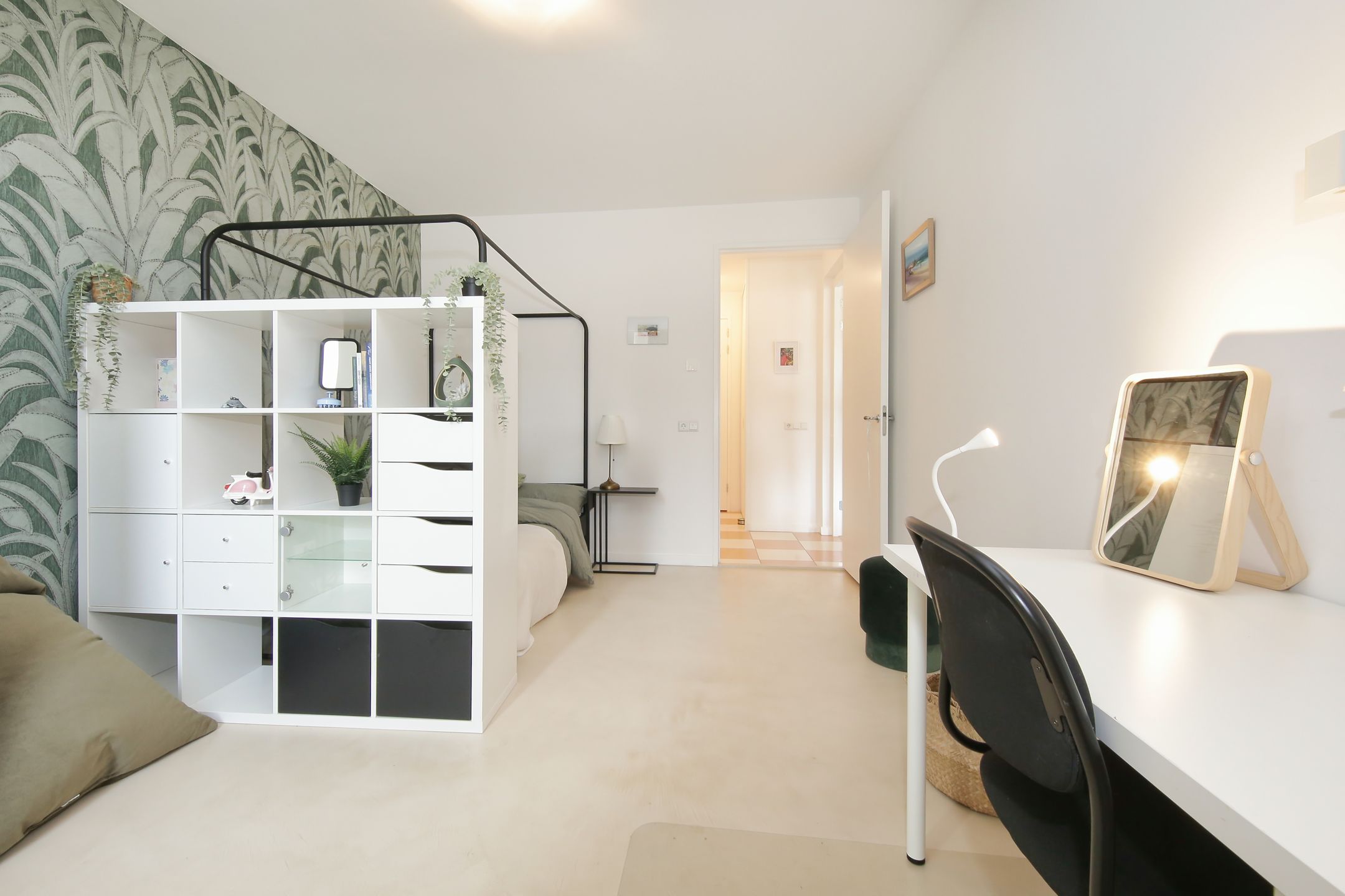 Stylish and Exceptionally Spacious Apartment with High-Quality Finishes in a Characteristic Barracks Complex — 40