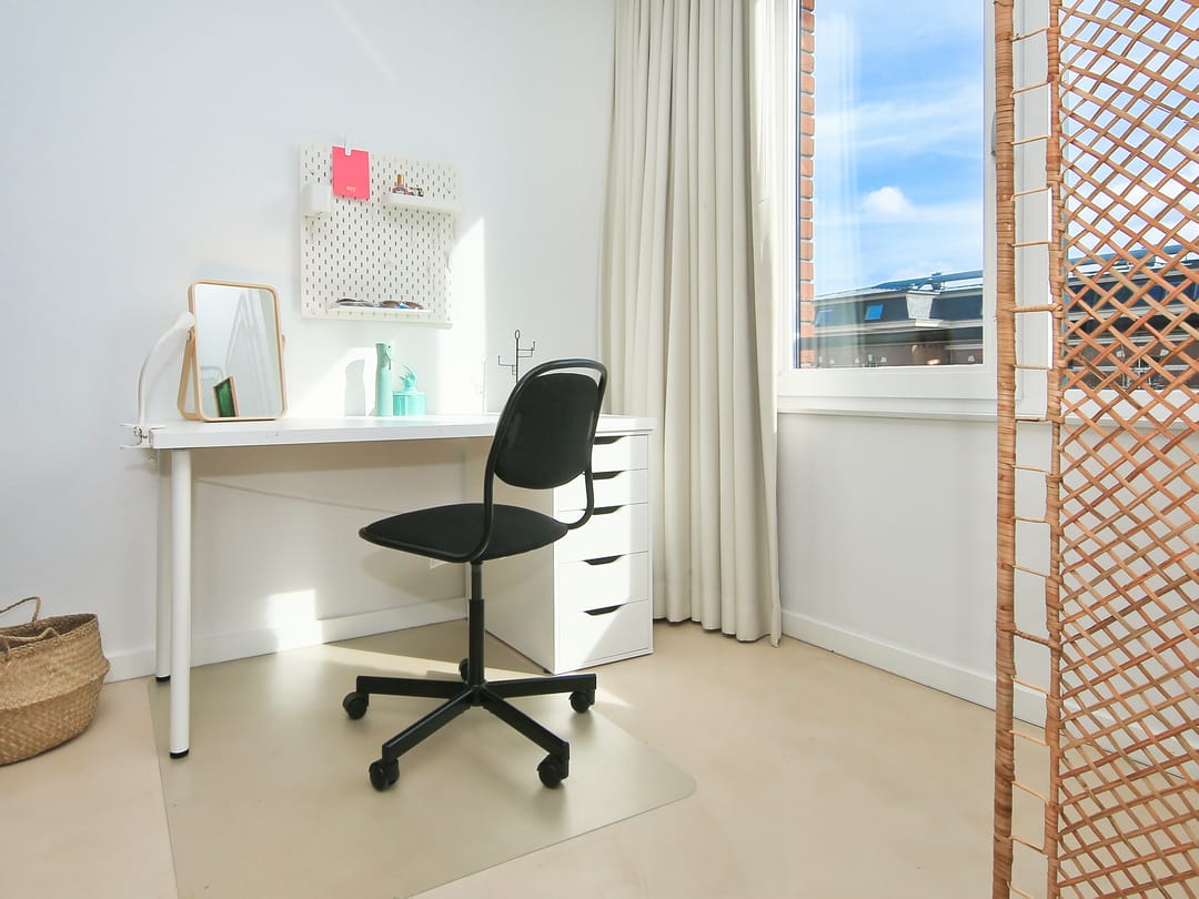 Stylish and Exceptionally Spacious Apartment with High-Quality Finishes in a Characteristic Barracks Complex — 41