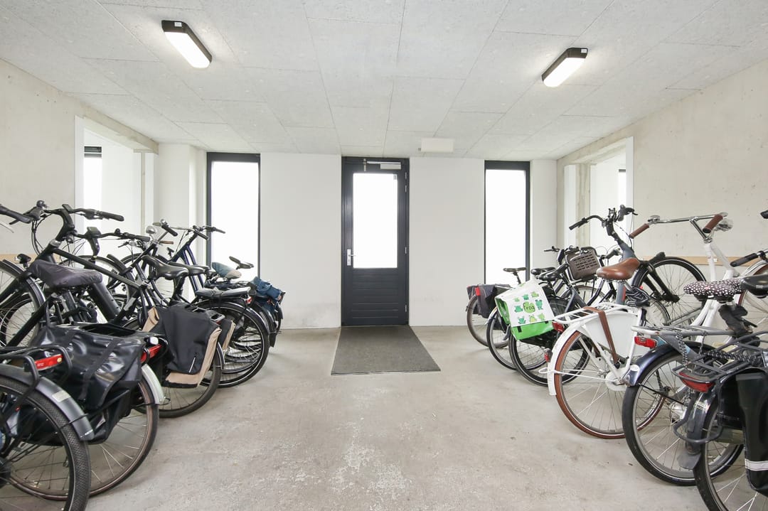 Stylish and Exceptionally Spacious Apartment with High-Quality Finishes in a Characteristic Barracks Complex — 53
