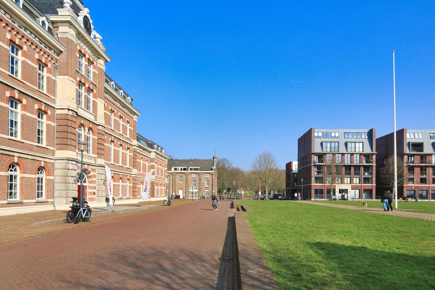 Stylish and Exceptionally Spacious Apartment with High-Quality Finishes in a Characteristic Barracks Complex — 56