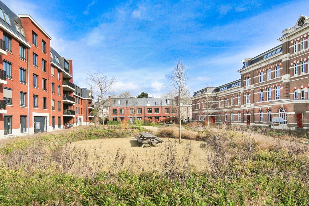 Stylish and Exceptionally Spacious Apartment with High-Quality Finishes in a Characteristic Barracks Complex — 58