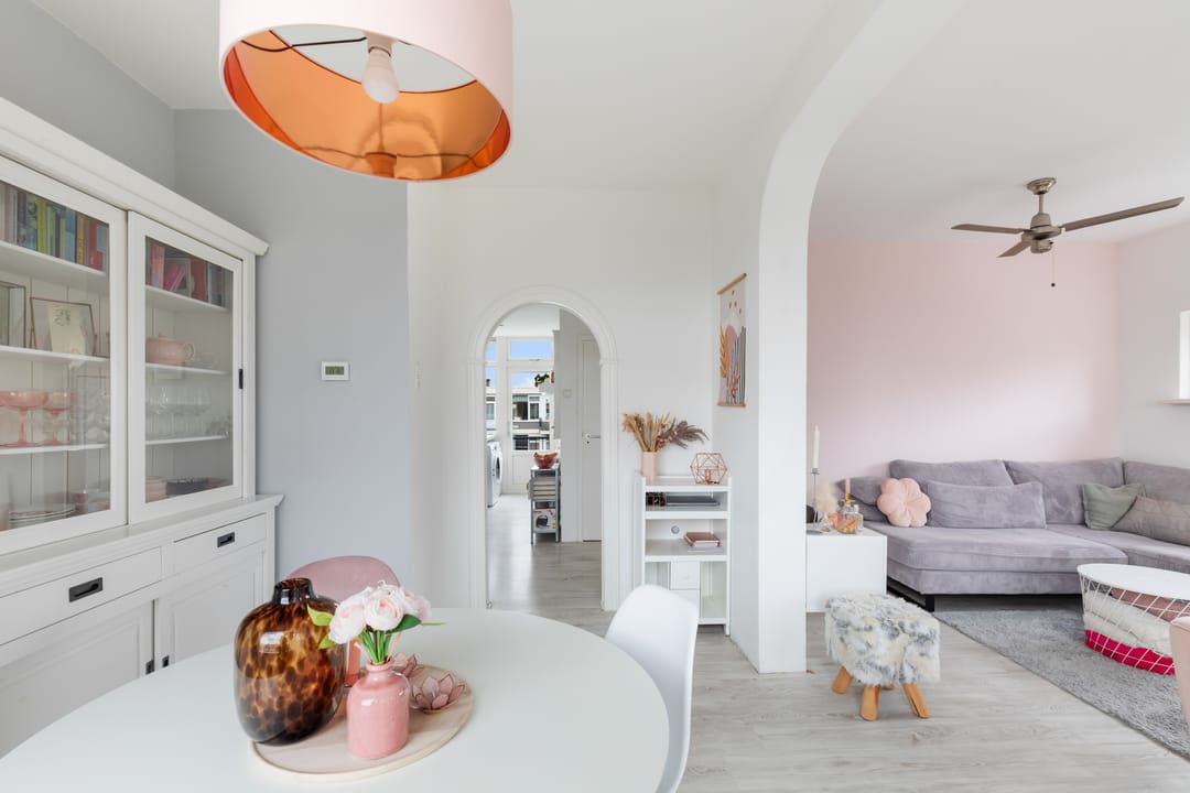 Light and Airy Corner Apartment with Two Balconies and Sun Guarantee in Rotterdam Zuidwijk — 13