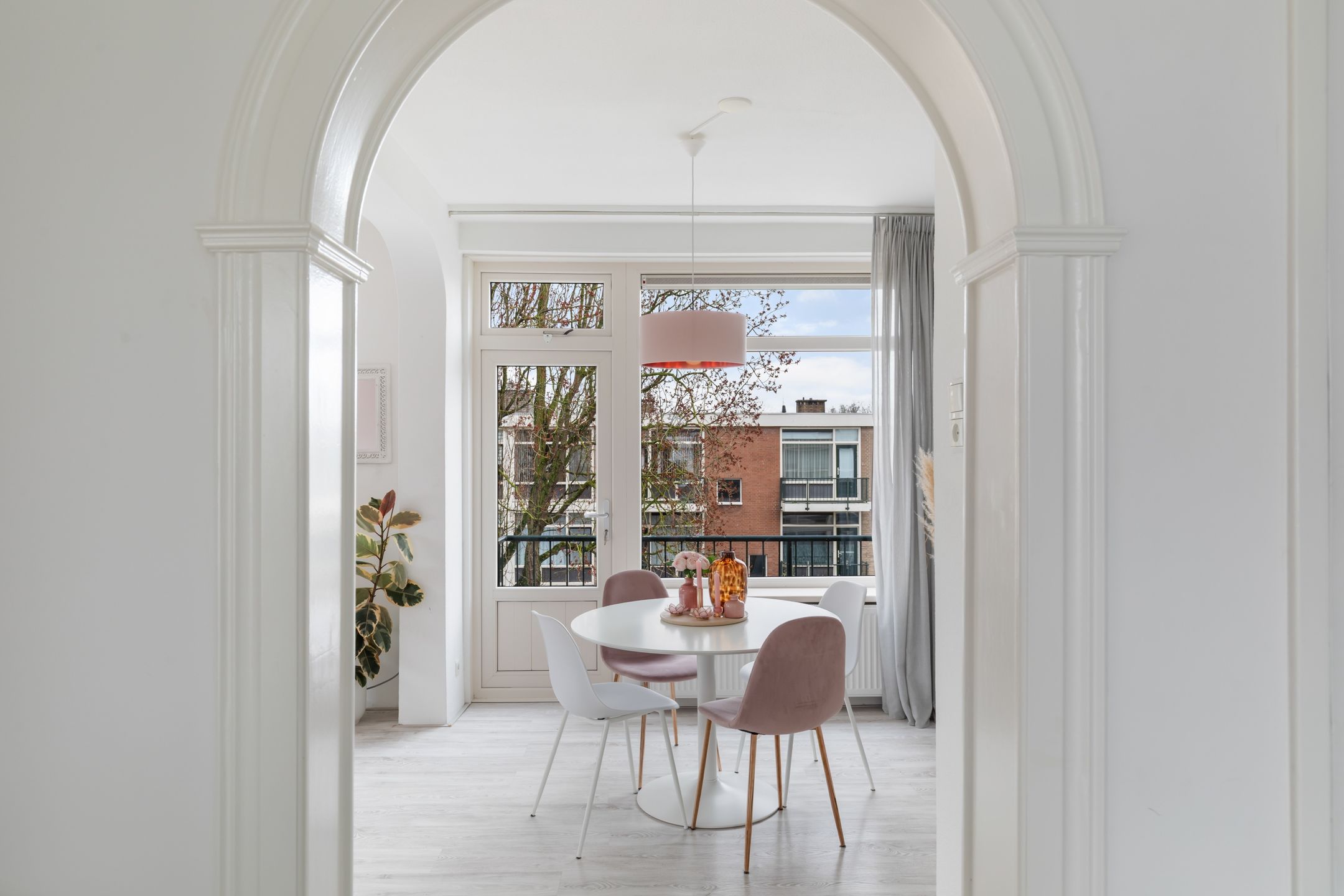 Light and Airy Corner Apartment with Two Balconies and Sun Guarantee in Rotterdam Zuidwijk — 15
