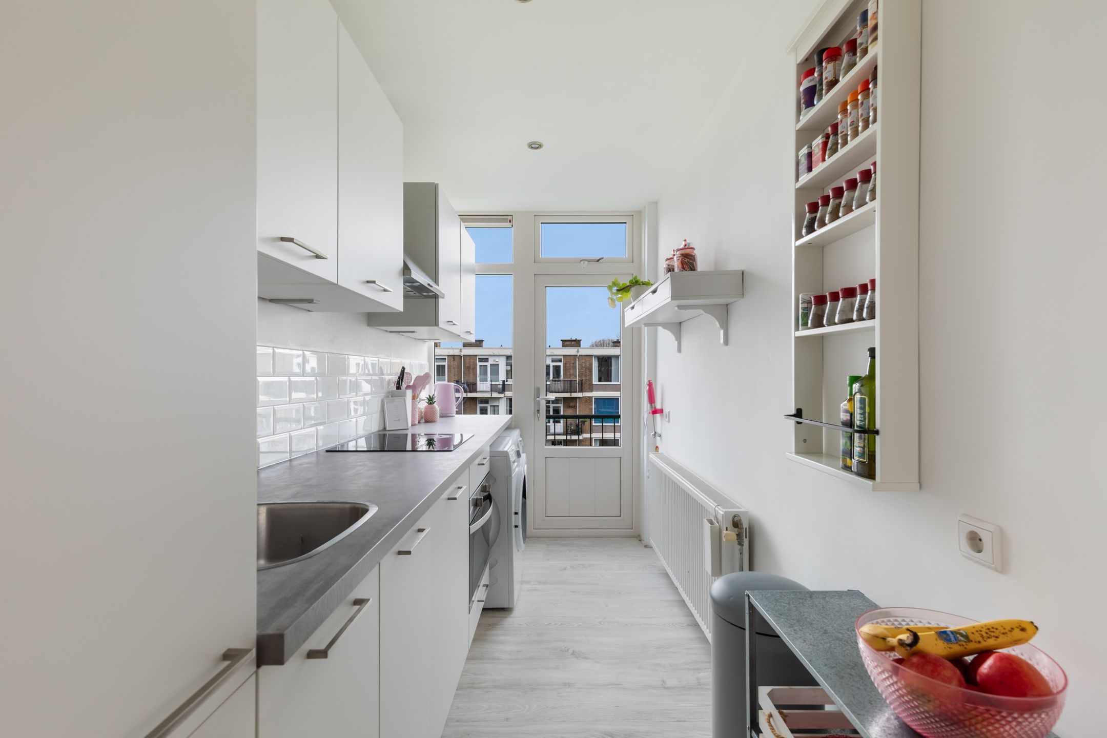 Light and Airy Corner Apartment with Two Balconies and Sun Guarantee in Rotterdam Zuidwijk — 18