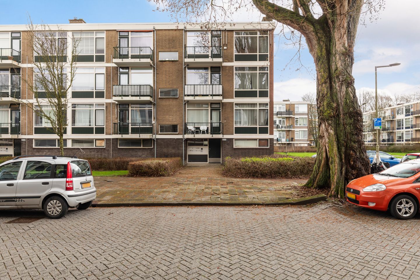 Light and Airy Corner Apartment with Two Balconies and Sun Guarantee in Rotterdam Zuidwijk — 43