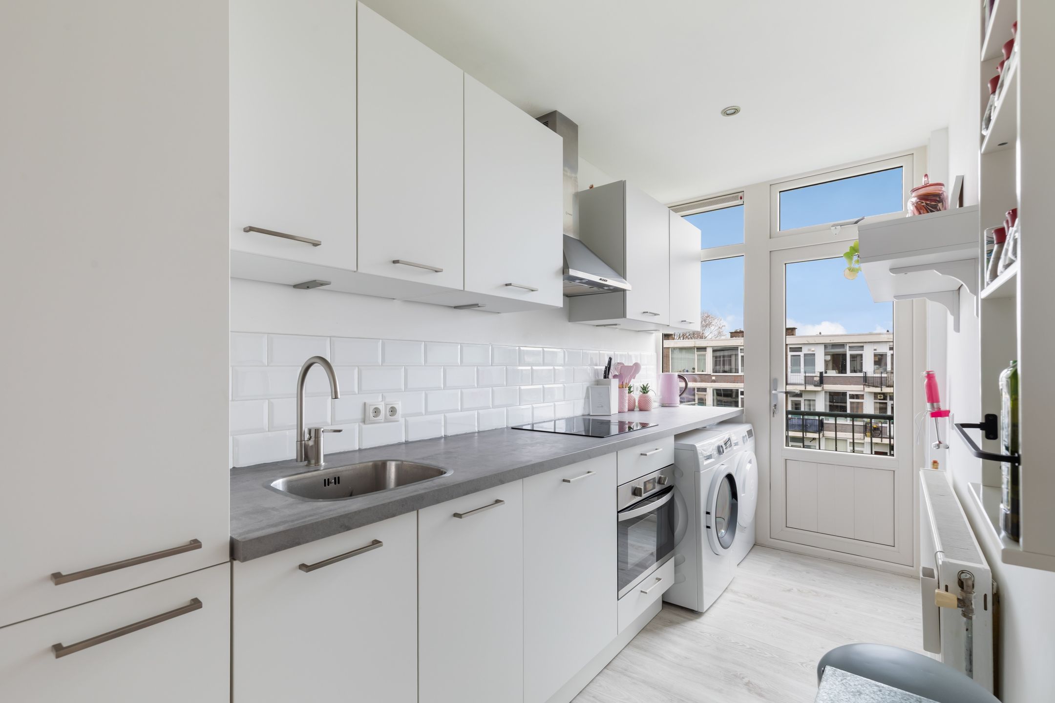 Light and Airy Corner Apartment with Two Balconies and Sun Guarantee in Rotterdam Zuidwijk — 21