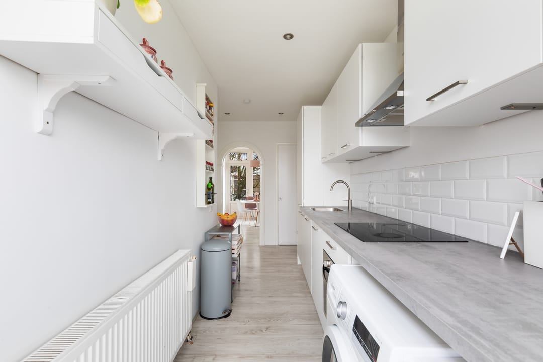 Light and Airy Corner Apartment with Two Balconies and Sun Guarantee in Rotterdam Zuidwijk — 22