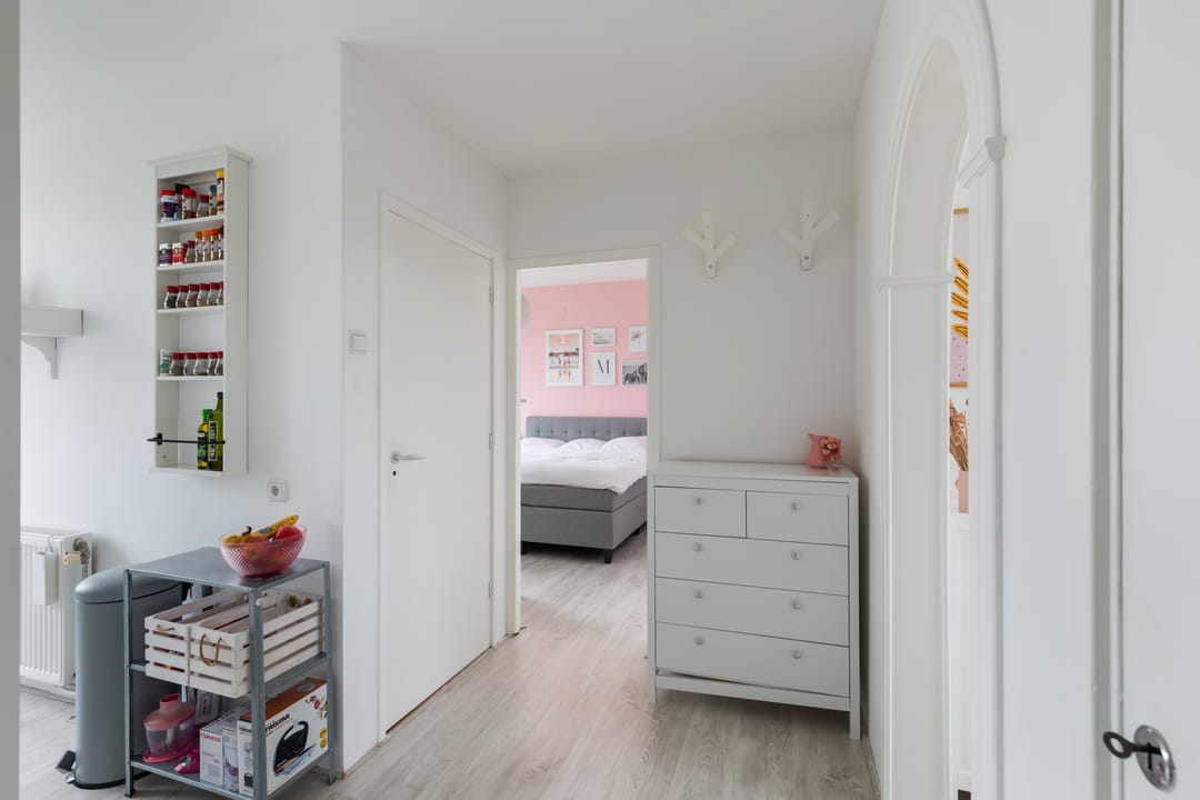 Light and Airy Corner Apartment with Two Balconies and Sun Guarantee in Rotterdam Zuidwijk — 23
