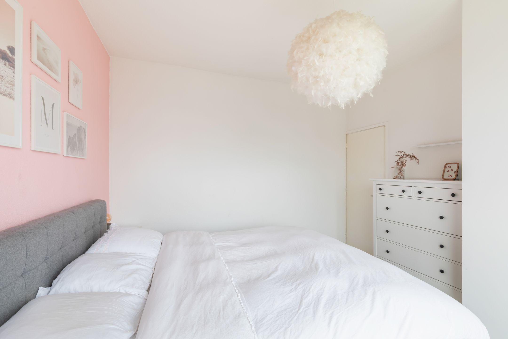 Light and Airy Corner Apartment with Two Balconies and Sun Guarantee in Rotterdam Zuidwijk — 27