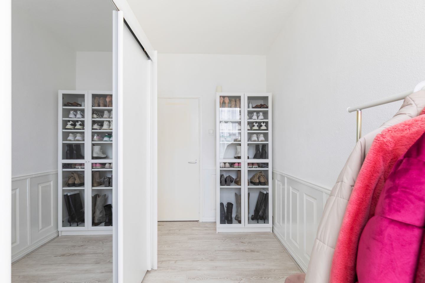 Light and Airy Corner Apartment with Two Balconies and Sun Guarantee in Rotterdam Zuidwijk — 34