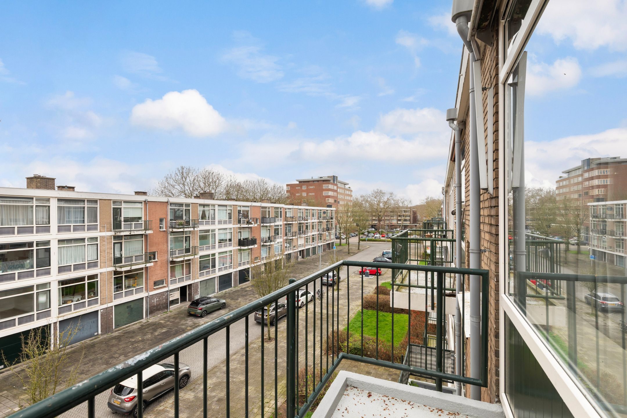 Light and Airy Corner Apartment with Two Balconies and Sun Guarantee in Rotterdam Zuidwijk — 38