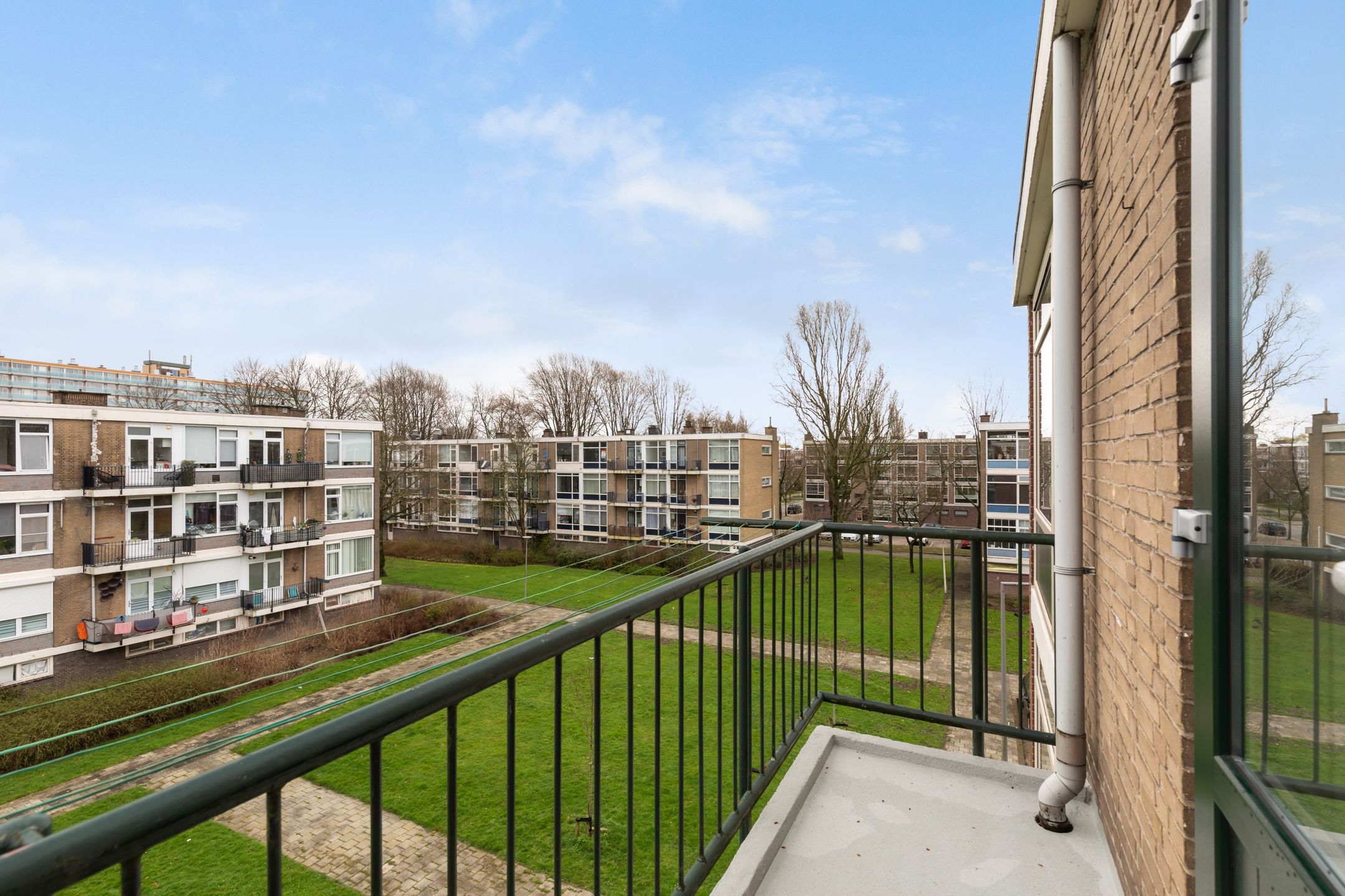 Light and Airy Corner Apartment with Two Balconies and Sun Guarantee in Rotterdam Zuidwijk — 41
