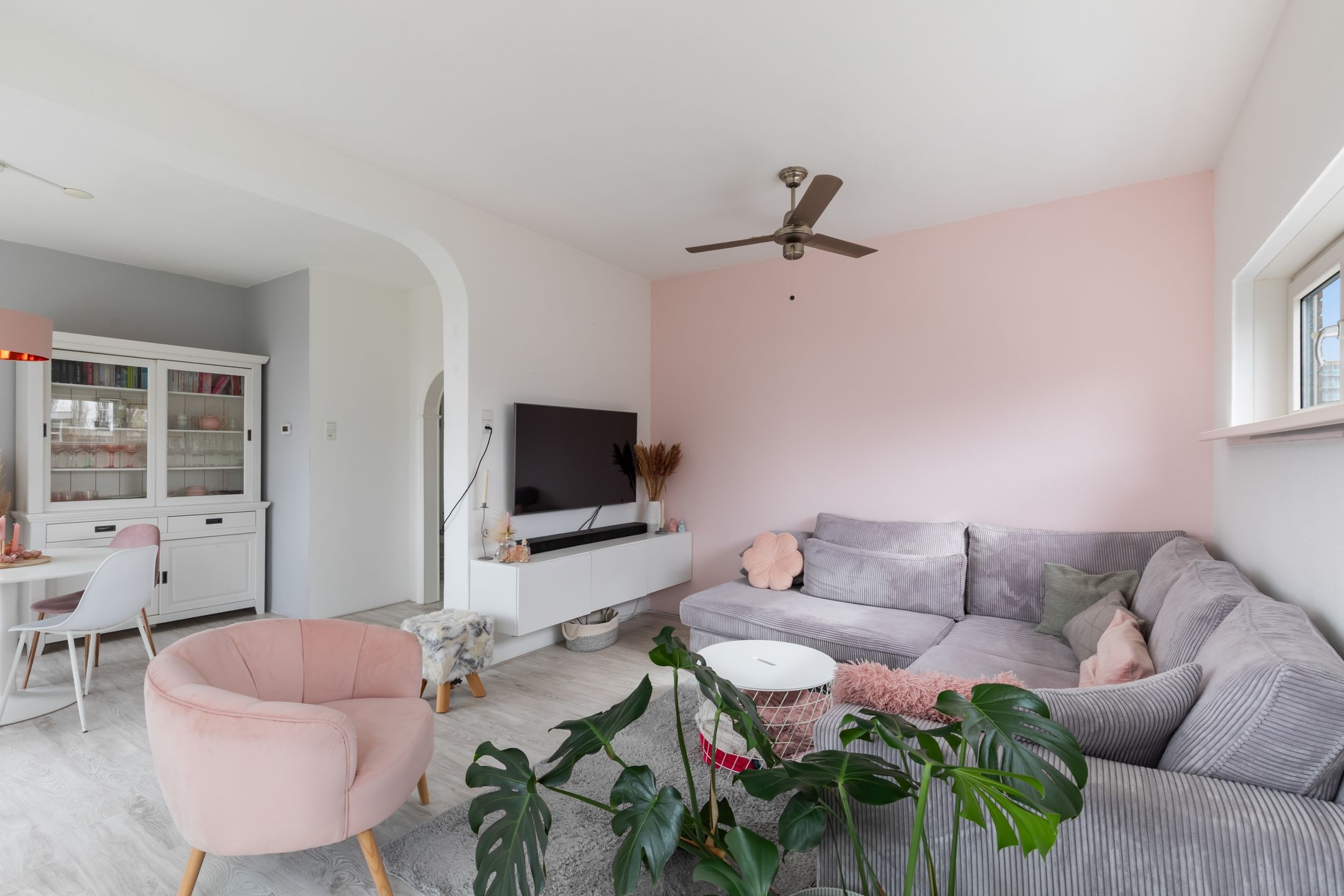 Light and Airy Corner Apartment with Two Balconies and Sun Guarantee in Rotterdam Zuidwijk — 12
