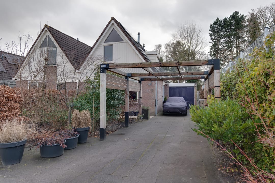 Photo 2 of Julianalaan 19