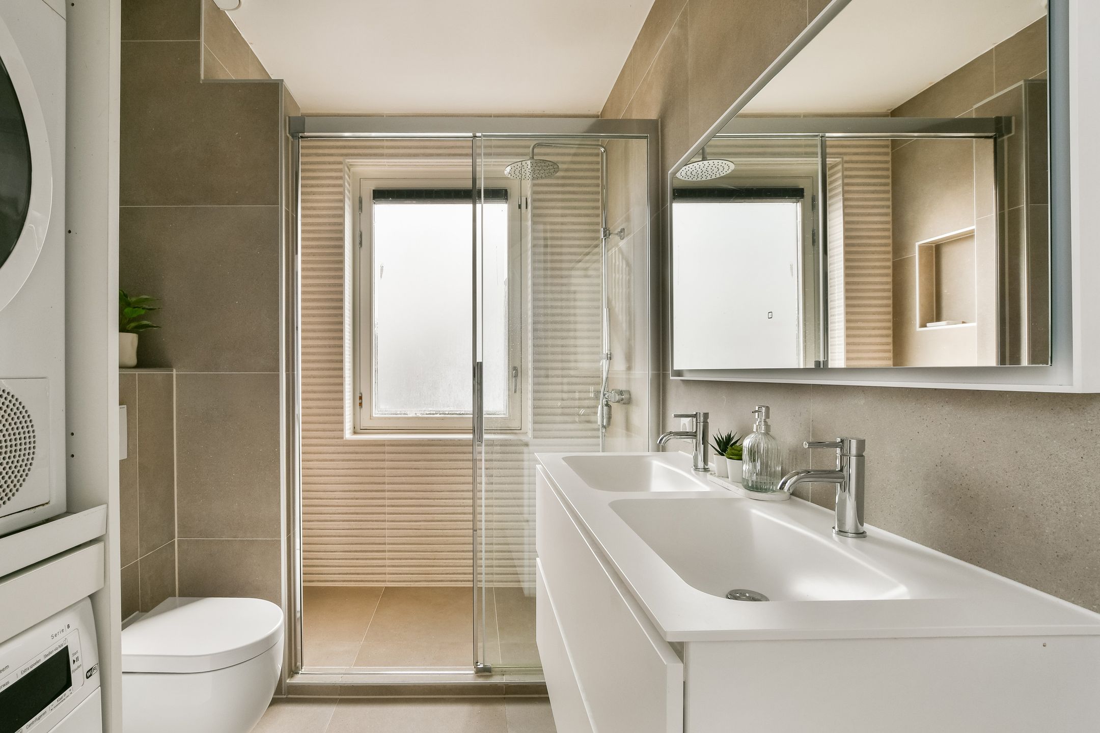 Modern Extended Corner Family Home with Heat Pump in Amstelveen's Kastelenbuurt — 17