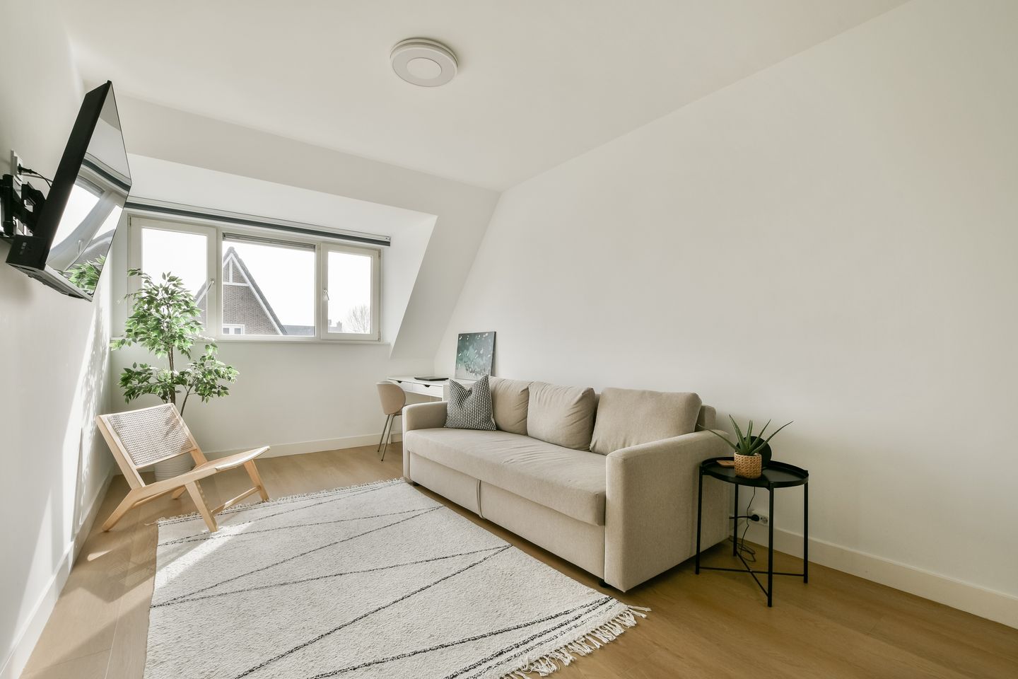 Modern Extended Corner Family Home with Heat Pump in Amstelveen's Kastelenbuurt — 24