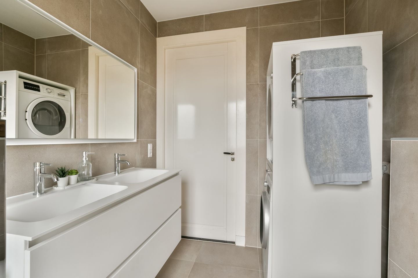 Modern Extended Corner Family Home with Heat Pump in Amstelveen's Kastelenbuurt — 18