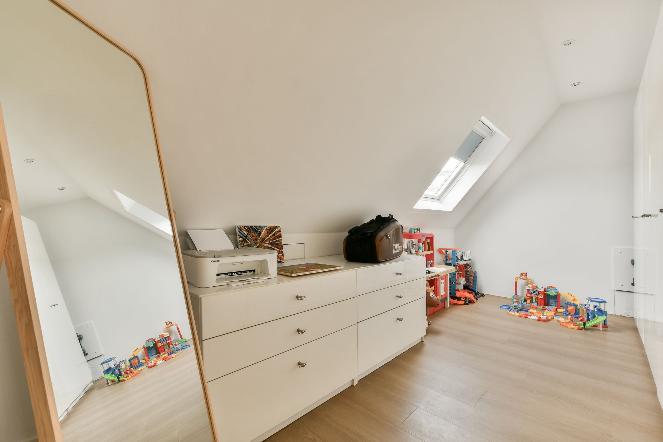 Modern Extended Corner Family Home with Heat Pump in Amstelveen's Kastelenbuurt — 26