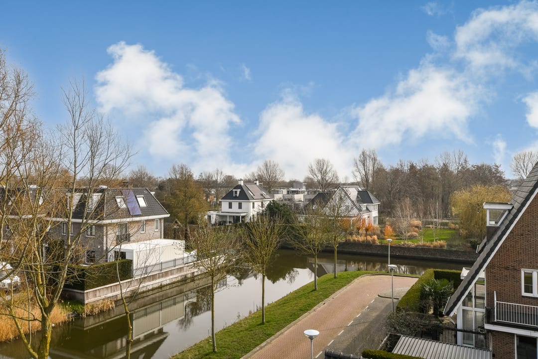 Modern Extended Corner Family Home with Heat Pump in Amstelveen's Kastelenbuurt — 31