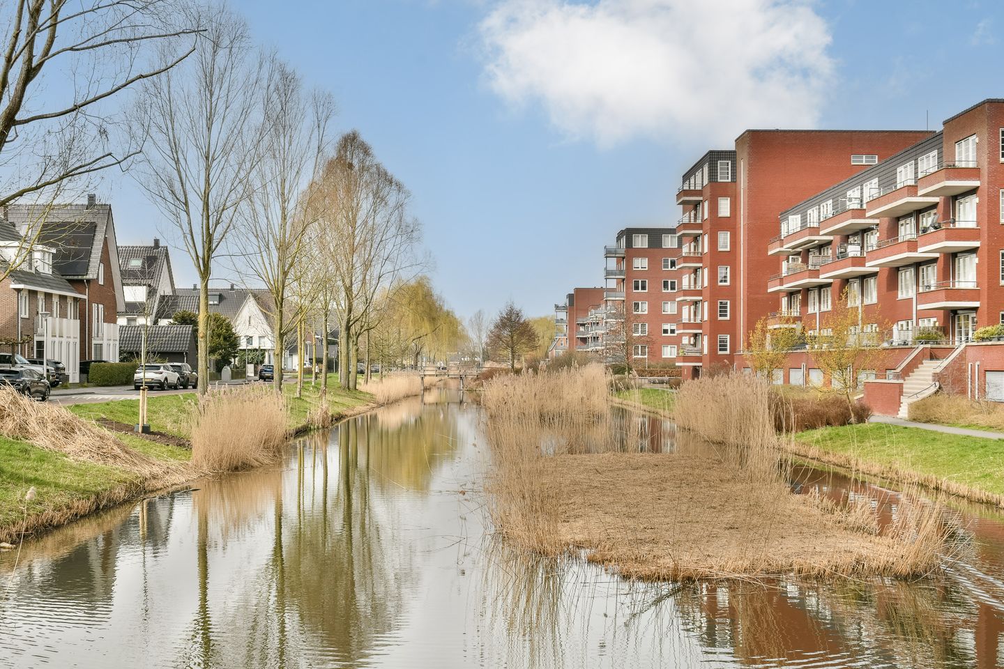 Modern Extended Corner Family Home with Heat Pump in Amstelveen's Kastelenbuurt — 34
