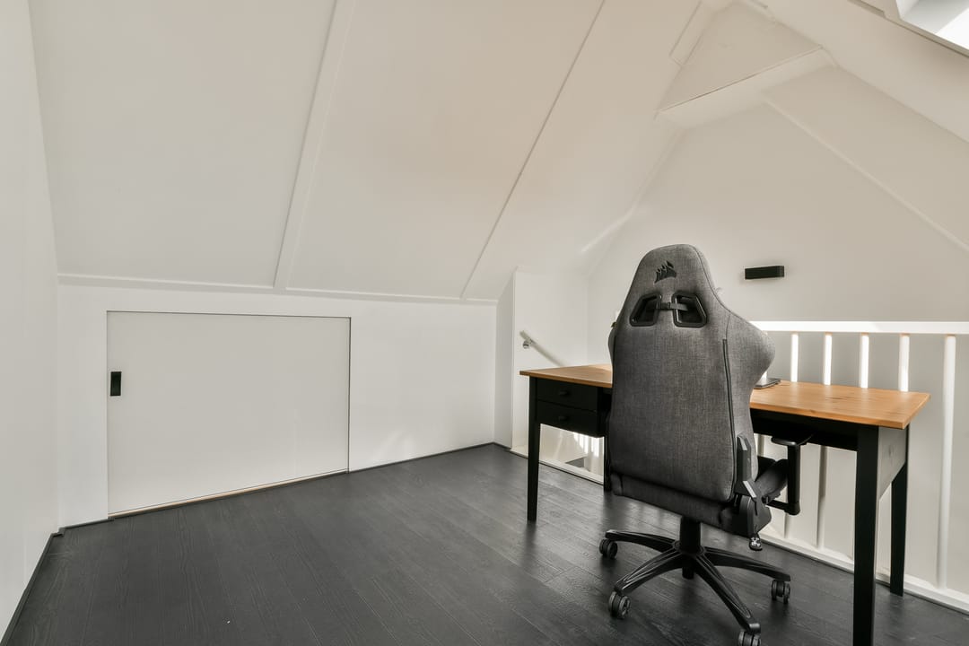 Modern Extended Corner Family Home with Heat Pump in Amstelveen's Kastelenbuurt — 30
