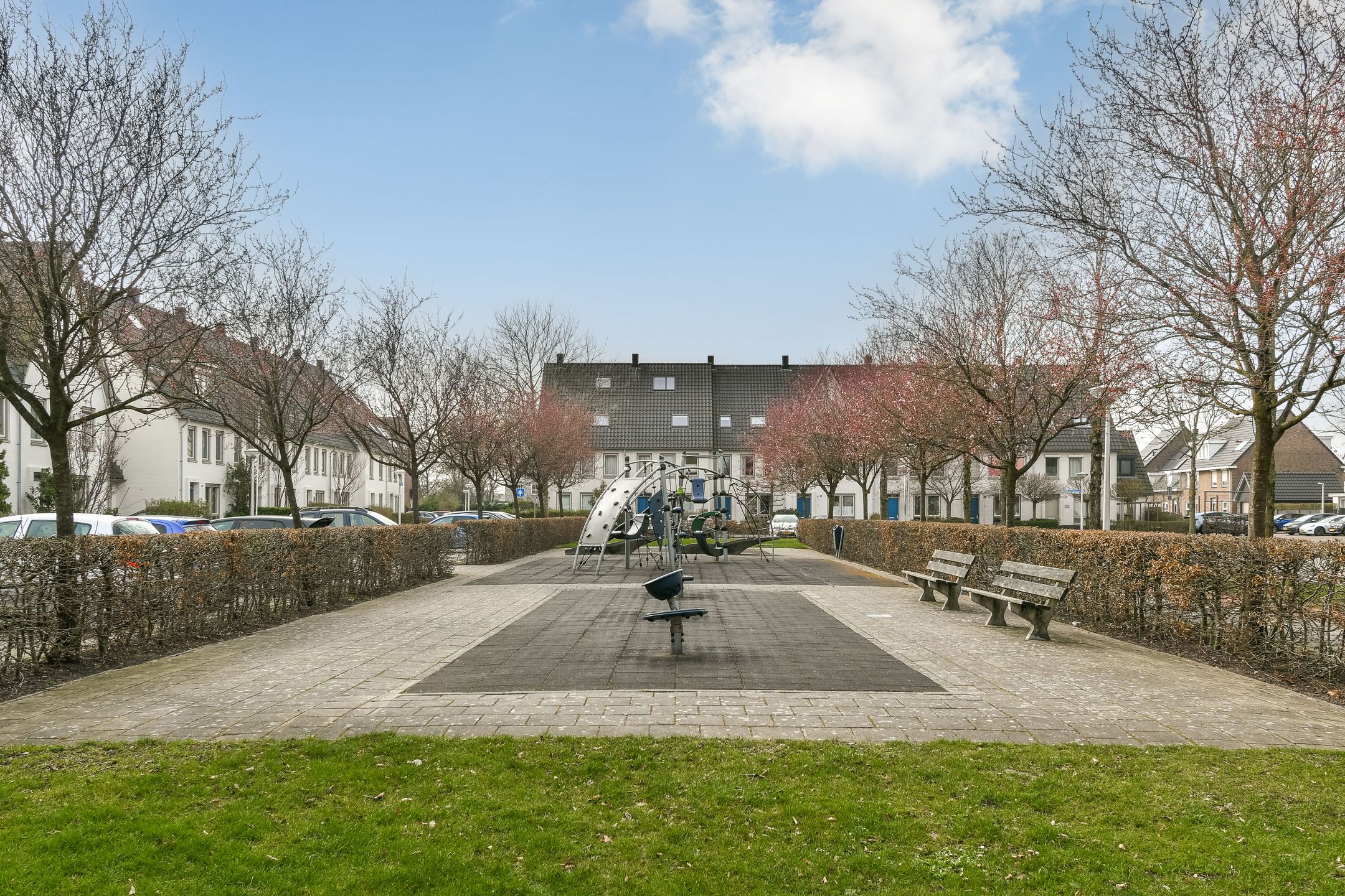 Modern Extended Corner Family Home with Heat Pump in Amstelveen's Kastelenbuurt — 32