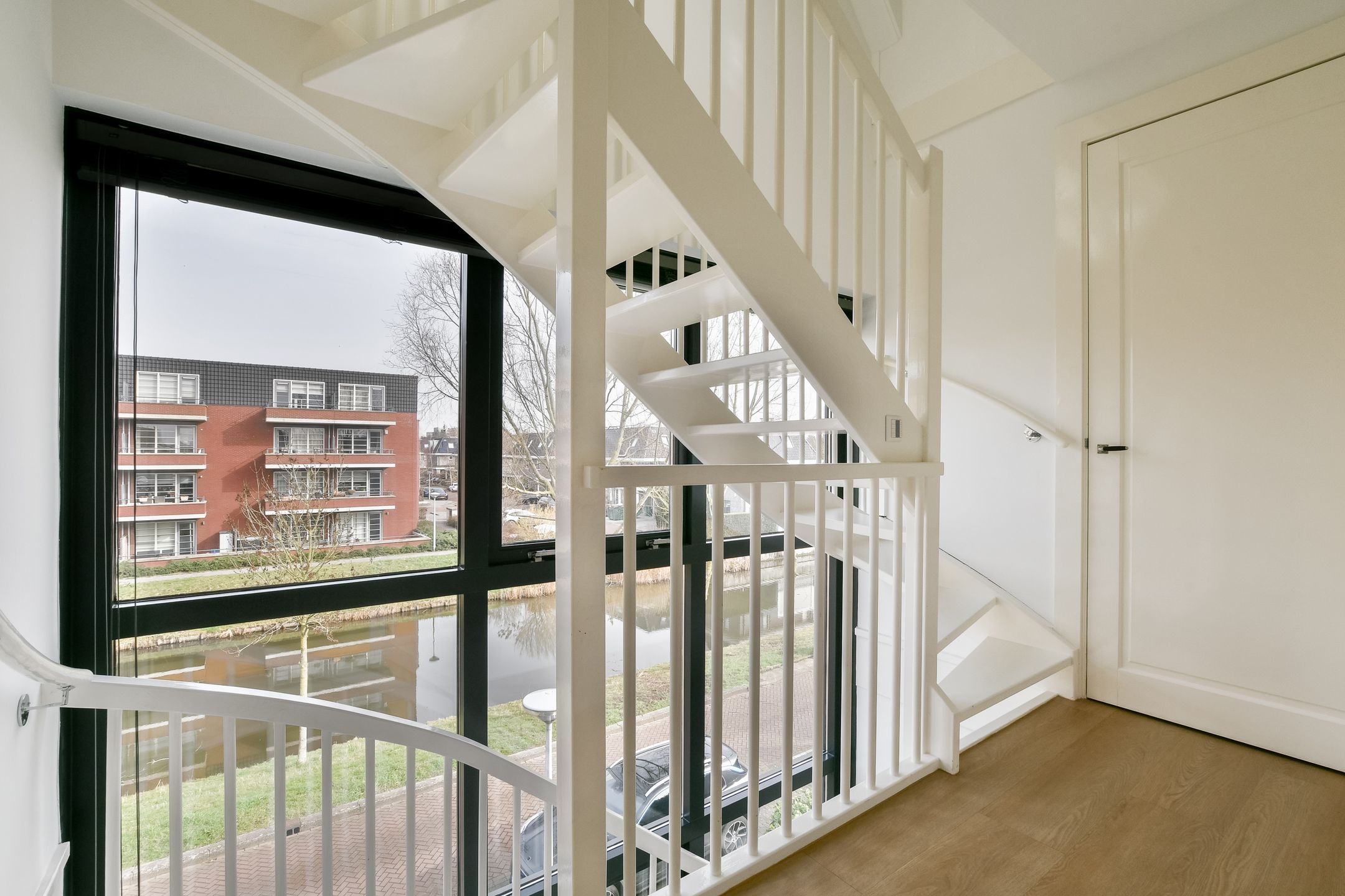 Modern Extended Corner Family Home with Heat Pump in Amstelveen's Kastelenbuurt — 23