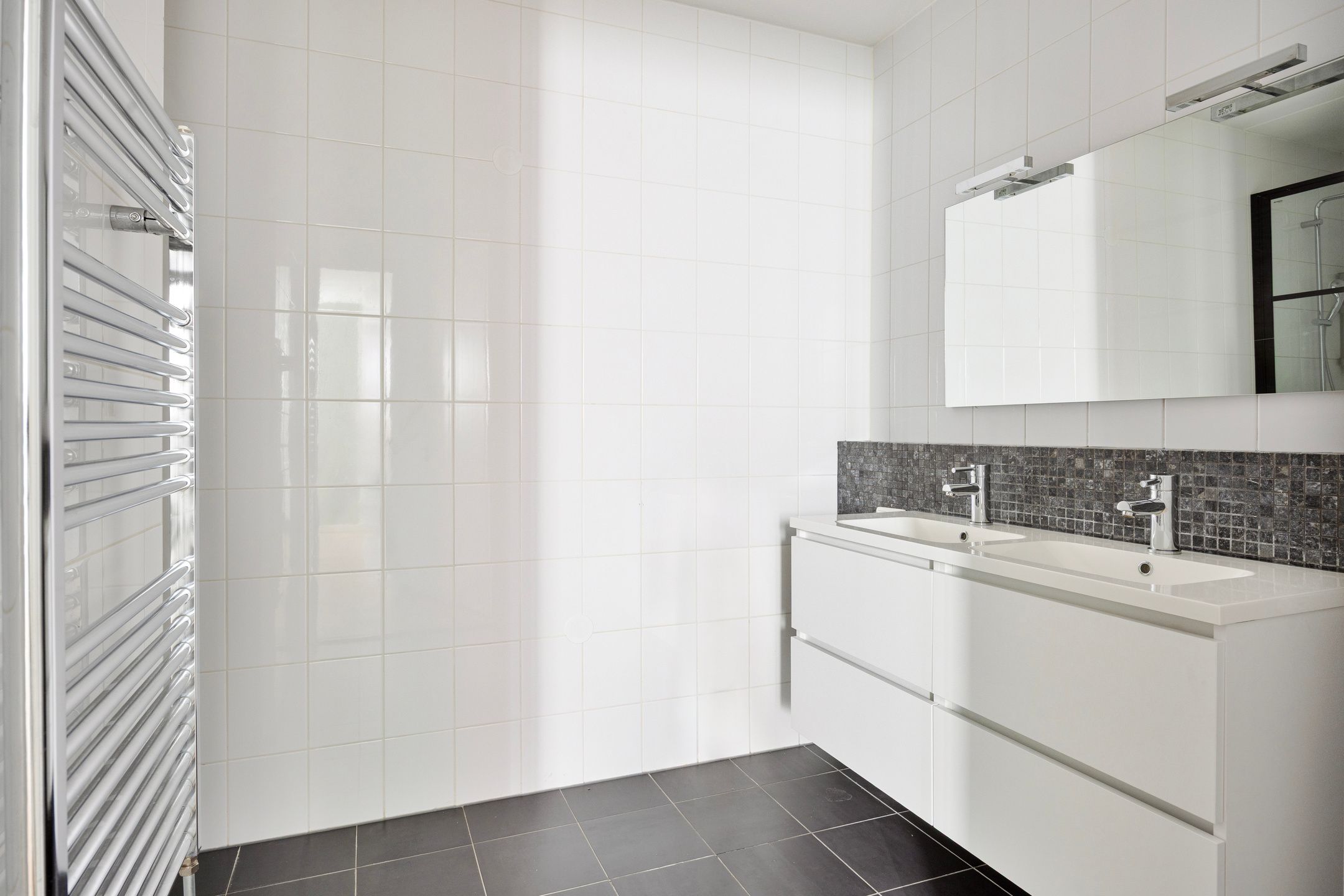 Modern 3-room corner apartment with terrace, parking and storage in Paleiskwartier — 12
