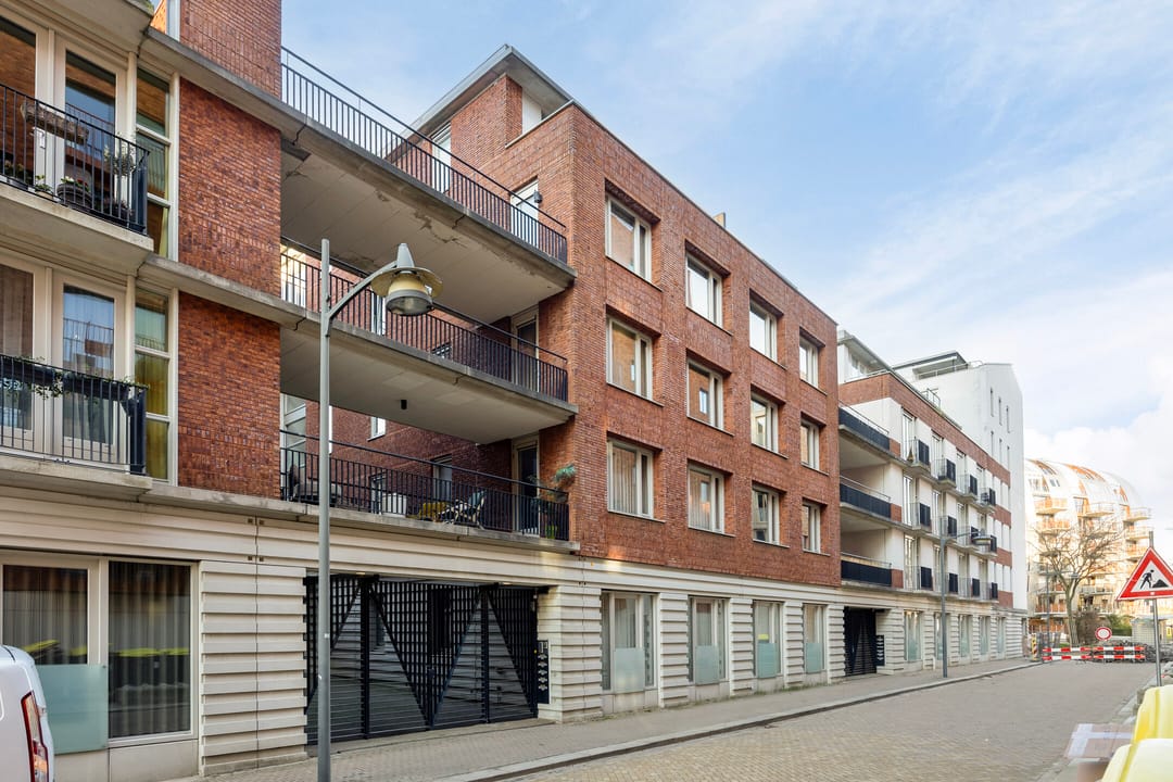Modern 3-room corner apartment with terrace, parking and storage in Paleiskwartier — 24