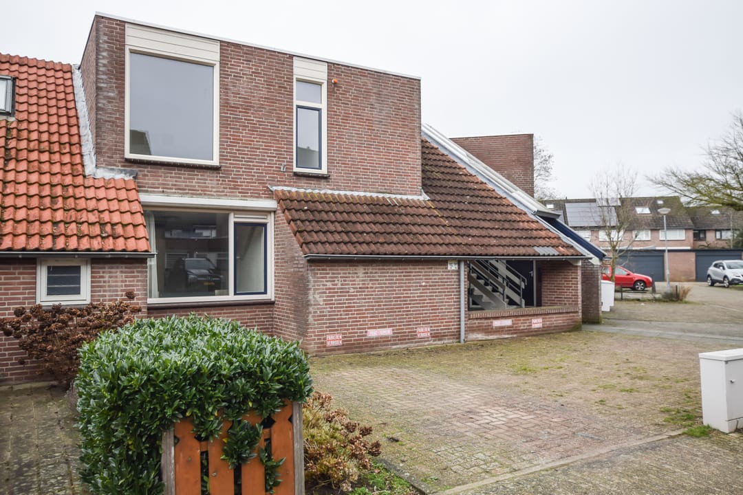 Ground floor apartment with garden and two parking spaces in Maaspoort — 27