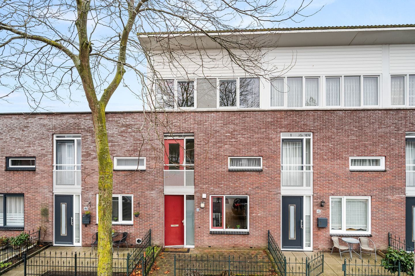 Spacious and Sustainable Terraced House with Five Bedrooms and Roof Terrace — 25