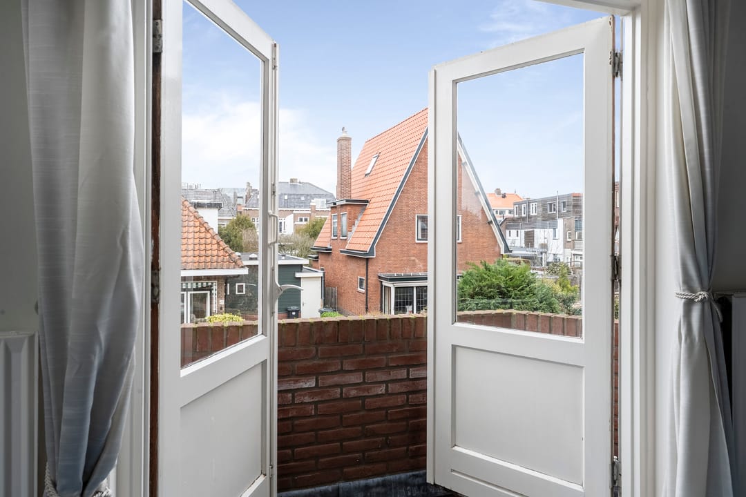 Spacious detached family home with garden and garage in Heemstede Center — 21