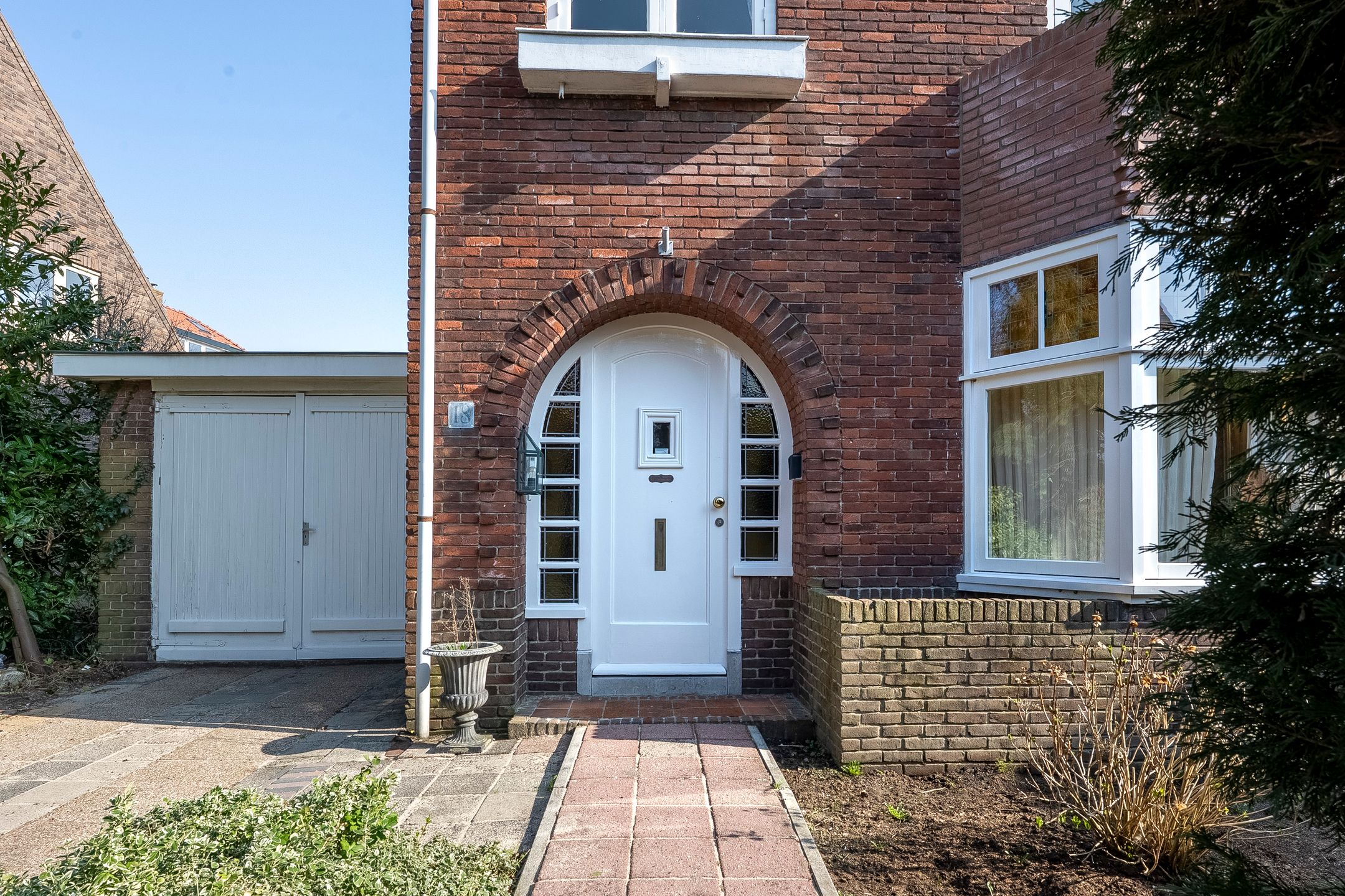 Spacious detached family home with garden and garage in Heemstede Center — 33