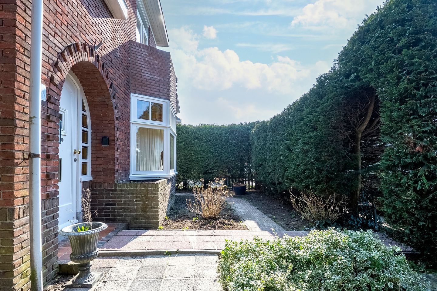 Spacious detached family home with garden and garage in Heemstede Center — 34