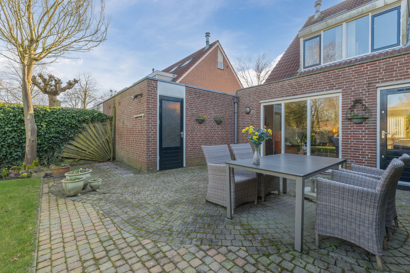 Spacious semi-detached home with pond view and garden in Soest — 28