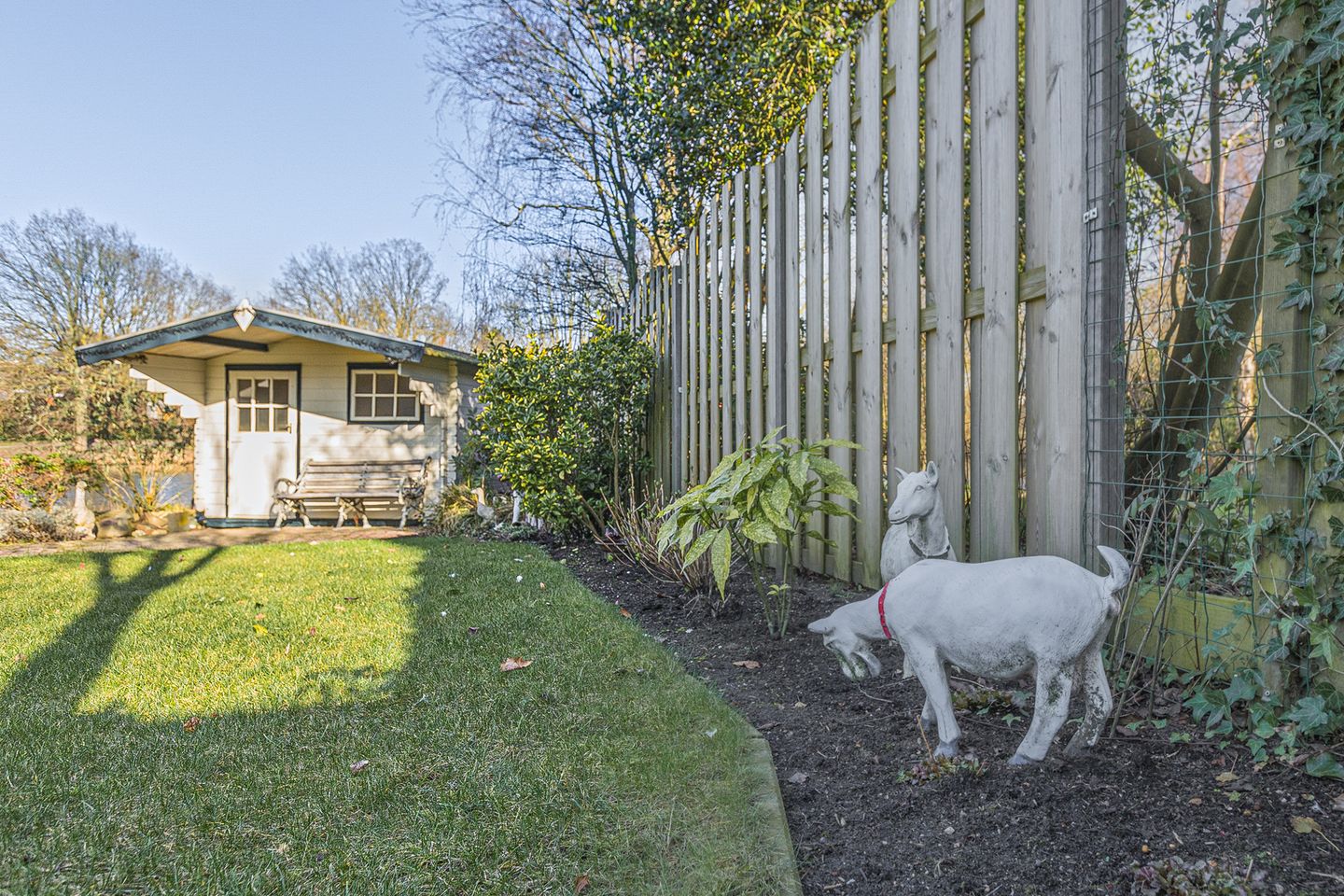 Spacious semi-detached home with pond view and garden in Soest — 32