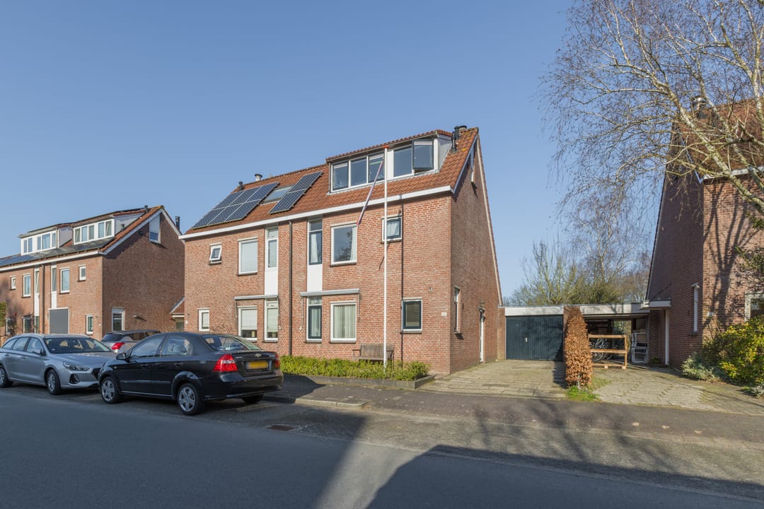 Spacious semi-detached home with pond view and garden in Soest — 36