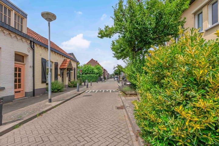 Photo 4 of Leeuwerikstraat 36