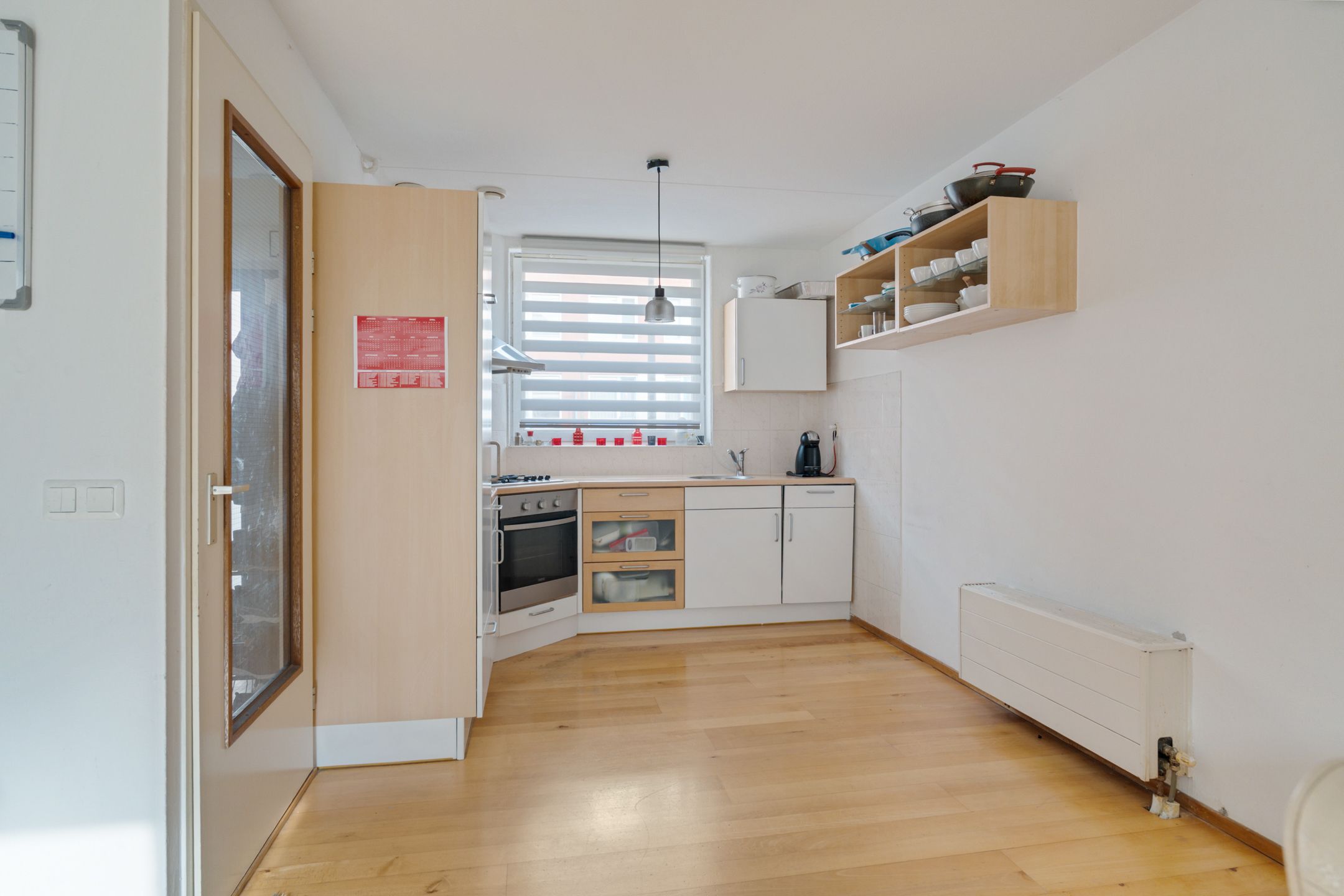 Spacious Family Home with Garden and Parking in Den Haag — 13