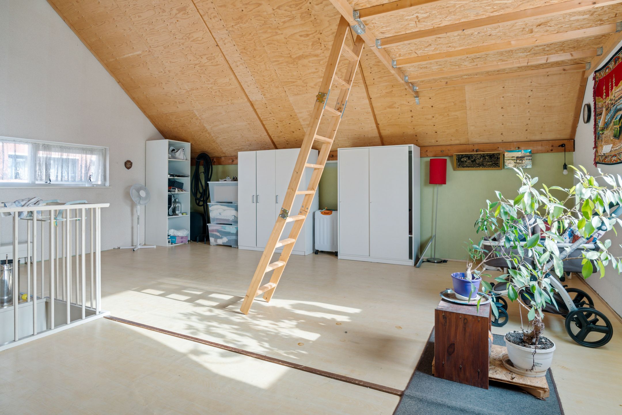 Spacious Family Home with Garden and Parking in Den Haag — 30