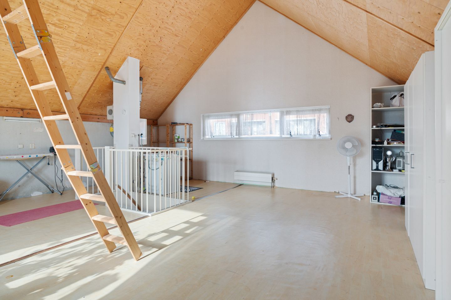Spacious Family Home with Garden and Parking in Den Haag — 31