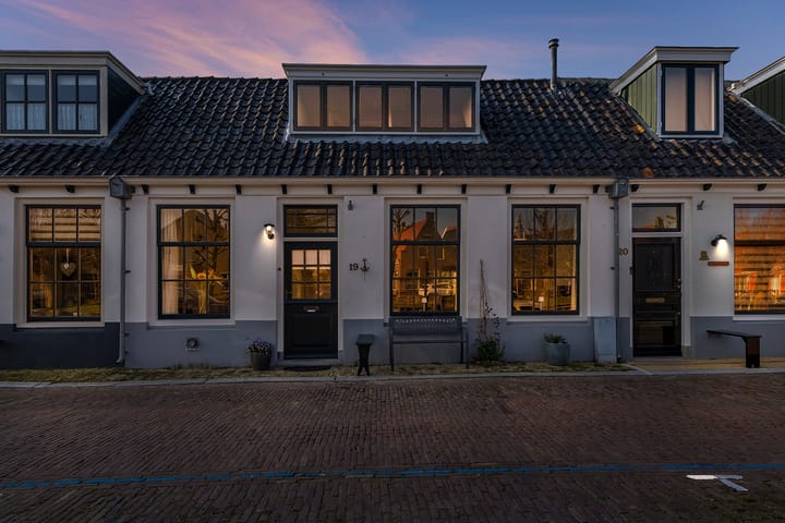 Nieuwe Zijds Burgwal 19