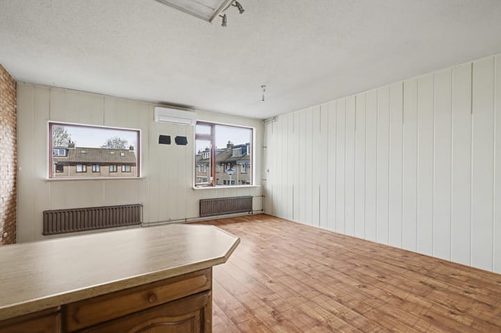 Tussenwoning te koop: Beethovenlaan 198, Zwijndrecht
