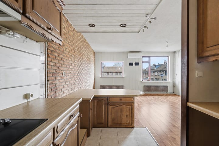Tussenwoning te koop: Beethovenlaan 198, Zwijndrecht