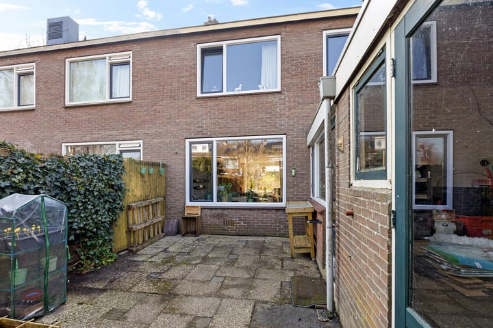 Photo 2 of Wycher van Russellstraat 44