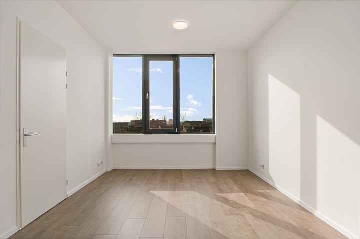 Photo 3 of Fascinatio Boulevard 892-J