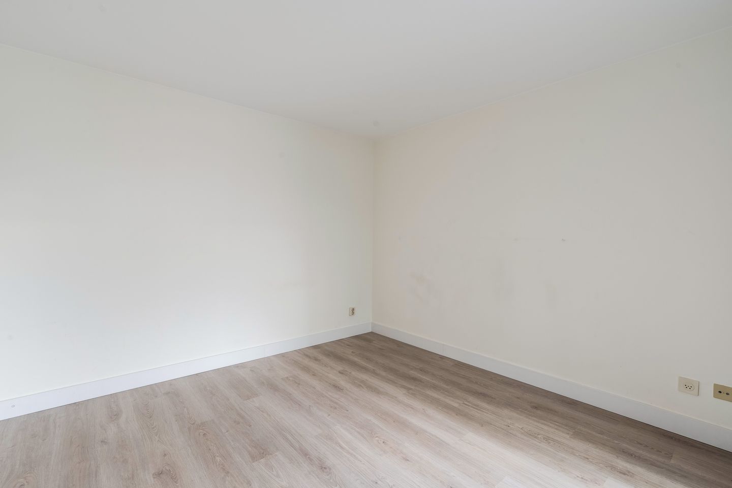 Luxury Apartment in Rotterdam City Center with Panoramic Views — 21