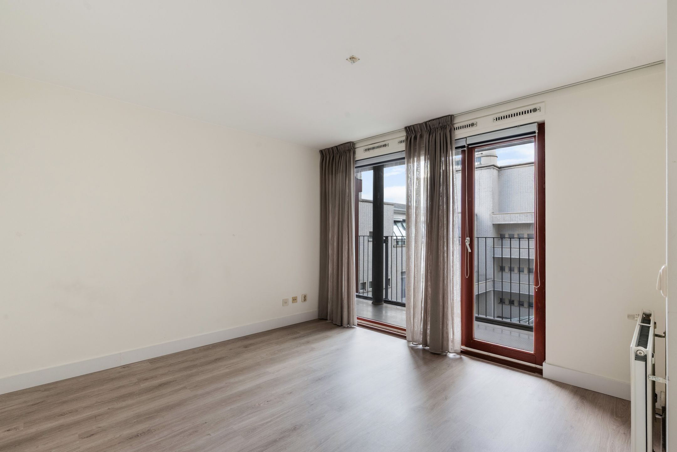 Luxury Apartment in Rotterdam City Center with Panoramic Views — 28