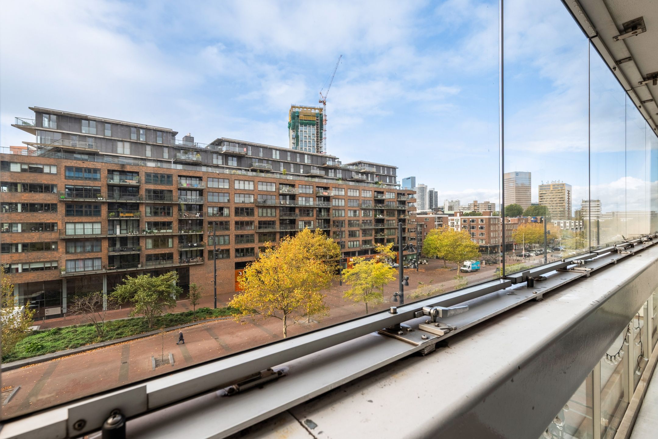 Luxury Apartment in Rotterdam City Center with Panoramic Views — 31