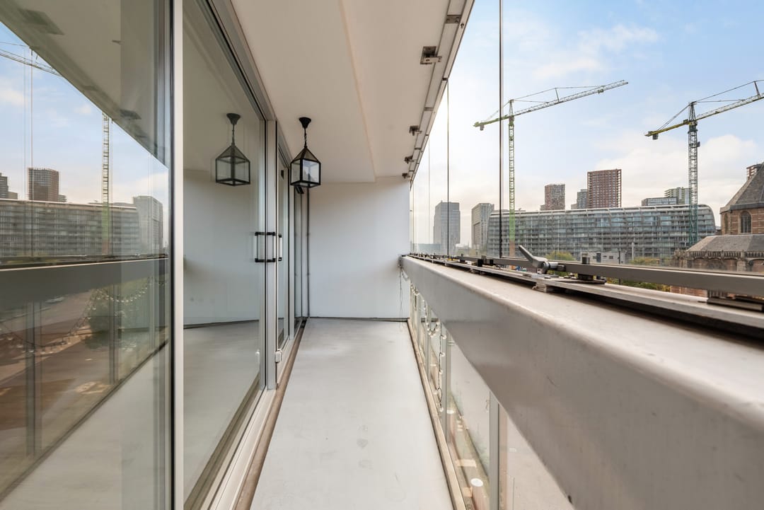Luxury Apartment in Rotterdam City Center with Panoramic Views — 33